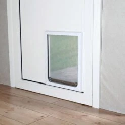 Trixie 2-Weg Hondenluik Wit - M-XL 39 X 45 CM -Honden Huis Winkel 1200x1200 1162