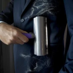 FurDaddy Batterij-aangedreven - Huisdier Haar Verwijderaar Voor Kleding - Herbruikbare Pluizenroller Voor Moeiteloze Verwijdering Van Kattenhaar & Hondenhaar - Zelfreinigende Pluizenborstel Voor Tapijt, Bank, Auto, Bed -Honden Huis Winkel 1200x1200 149
