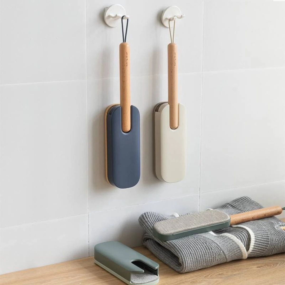 Merkloos Pluizenverwijderaar - Huisdierhaar Verwijderaar - Kledingroller – Pluizenroller - Kleefroller - Kledingborstel - Ontpluizer - Pluizentondeuse - Huisdierhaar Verwijderaar - LW Products 1 Merkloos Pluizenverwijderaar - Huisdierhaar Verwijderaar - Kledingroller – Pluizenroller - Kleefroller - Kledingborstel - Ontpluizer - Pluizentondeuse - Huisdierhaar Verwijderaar - LW Products