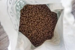 WOOOF Eend 18KG - Geperst Hondenvoer - Hypoallergeen Hondenvoer - Geperste Hondenbrokken - Droogvoer -Honden Huis Winkel 1200x800 29