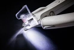 Professionele Oplaadbare LED Licht Nagelknipper, Hond, Kat, Knaagdier, Huisdieren | Dog, Cat, Nail Clipper LED Light, Rechargeable, USB Kabel | Nagelvijl - Nagelschaar Met Vijl, Opvang Van Nagels | Vergrootglas 5x | Extreem Veilig & 100% Effectief -Honden Huis Winkel 1200x818