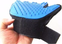 Merkloos Vachtverzorgingshandschoen -Honden Huis Winkel 1200x864