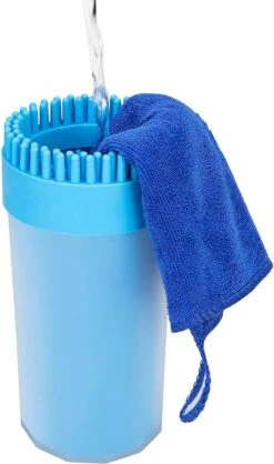 TIKKENS Hondenpoten Reiniger 2-in-1 - Hondenborstel - Hondenpoot Reiniger - Huisdier Poot Wassen - Hondenverzorging - Honden Wassen - Inclusief Microvezeldoek - XL -Honden Huis Winkel 709x1200